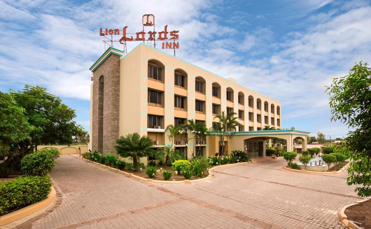 Lion Lords Inn Rājula Екстериор снимка