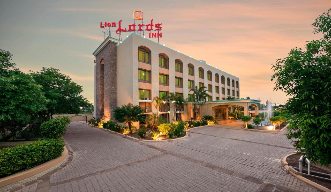 Lion Lords Inn Rājula Екстериор снимка