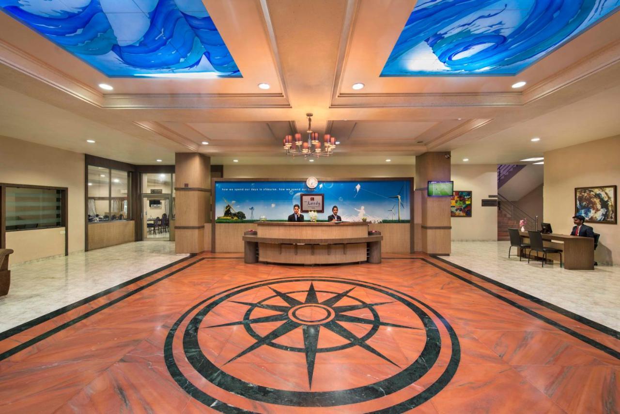 Lion Lords Inn Rājula Екстериор снимка