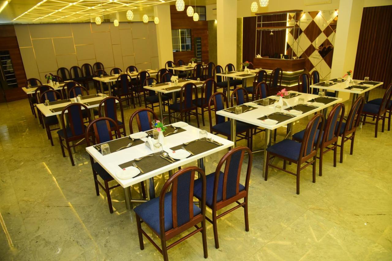 Lion Lords Inn Rājula Екстериор снимка