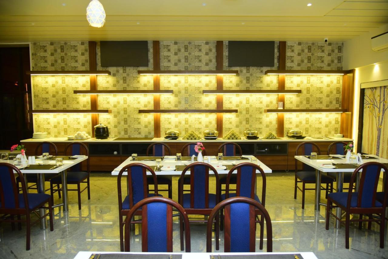 Lion Lords Inn Rājula Екстериор снимка