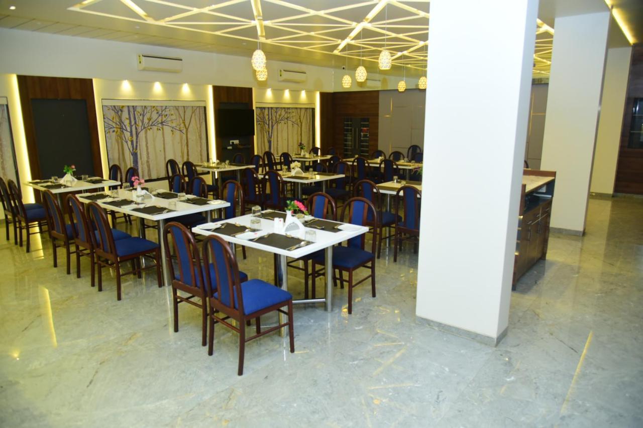 Lion Lords Inn Rājula Екстериор снимка