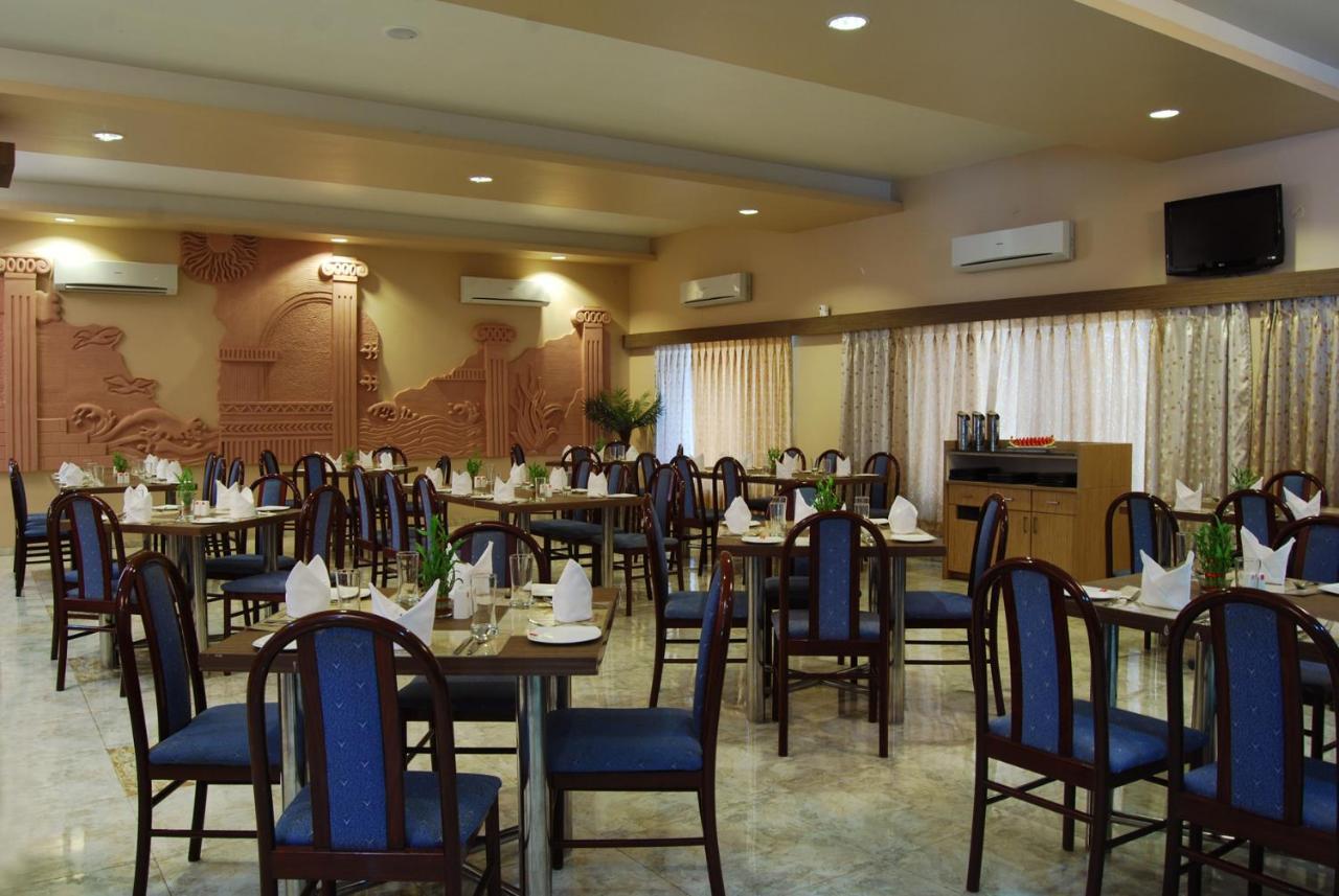 Lion Lords Inn Rājula Екстериор снимка